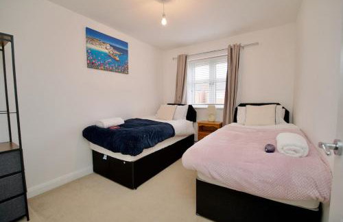 Clothier House - Stylish 3Bed Haven, WiFi & Driveway Parking - Foto 17