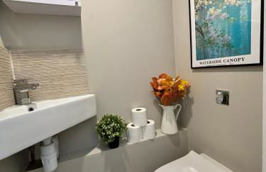 Edgeware Home 4 Bedroom House-Free Parking - Foto 32