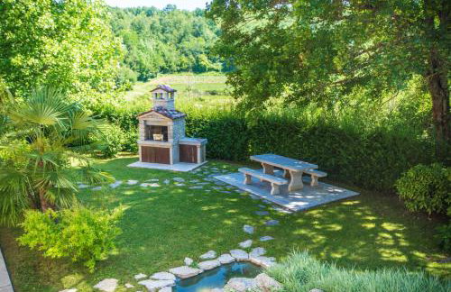 Villa Ritoša, a beautiful pool villa surrounded by greenery - Photo 13