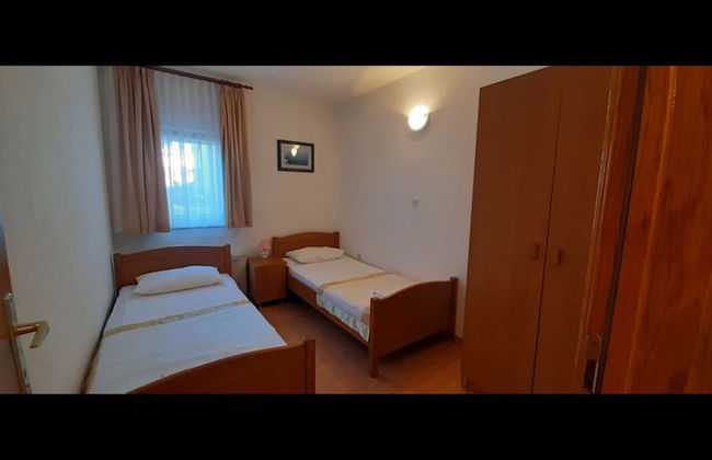 Apartment 6, First Floor - Photo 3