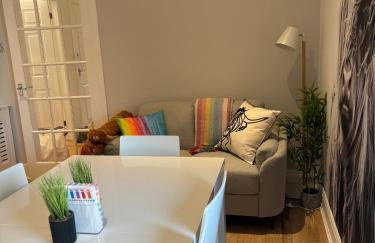 Taylor Close - Spacious Central Ferry Flat - Photo 15