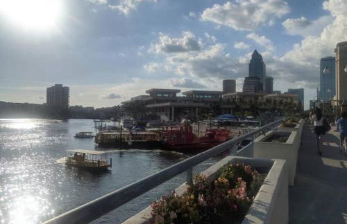 4-Bedroom Comfort Ybor City, Close to Everything - Foto 42