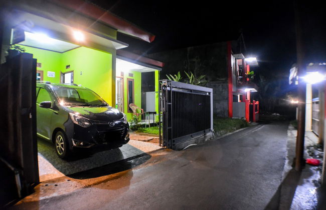 Homestay Sembiring Puncak - Photo 21