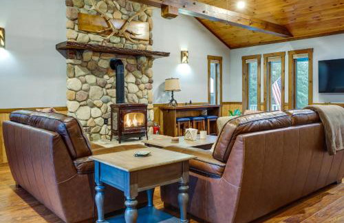 Adirondack Retreat with Heated Pool and Scenic Views! - Foto 3