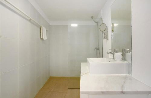 The Yellow House - Photo 24
