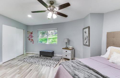 North San Diego Retreat with Deck, Fire Pit Table! - Foto 24