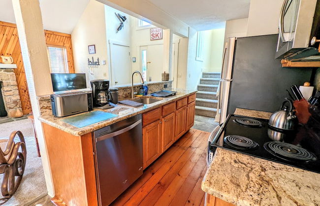 Alpine Allure by Avantstay Indoor Hot Tub, Game Loft, Enclosed Deck - Foto 9