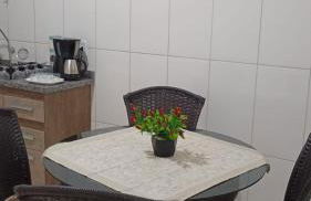 Casa com ar no quarto garagem espaço que cabe uma camionete cozinha completa - Foto 11