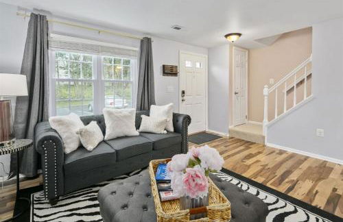 Modern, Office, Fast WiFi, 40 Mins to DC - Foto 7