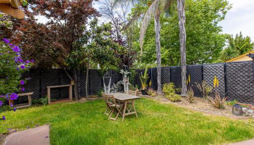 Minimalist Luxury Home With Botanic Garden - Foto 4, Garden, Garden view