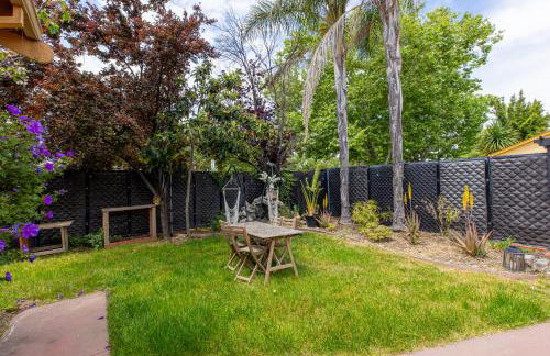 Minimalist Luxury Home With Botanic Garden - Foto 4