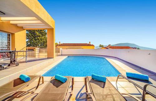 Villa Pomera Dos by Villa Plus - Photo 3