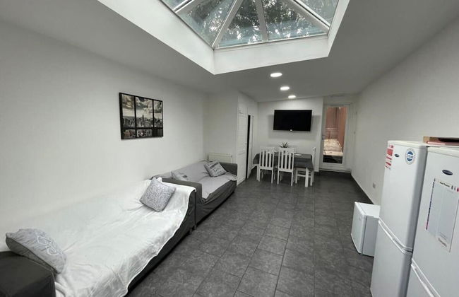Studio Close to Selly Oak Train Station - Photo 3