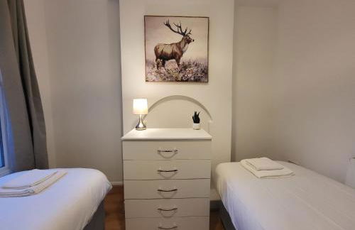 Central 5BR Retreat - Walk to Tube, Explore London - Photo 14