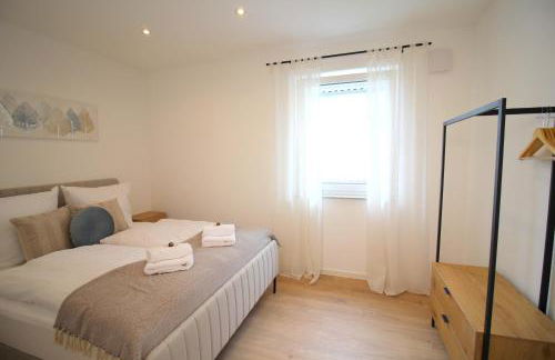 Großes Apartment mit Küche, Dusche, Badewanne, Balkon, Parkplatz vor dem Haus, ruhig gelegen, ADA4 - Foto 70