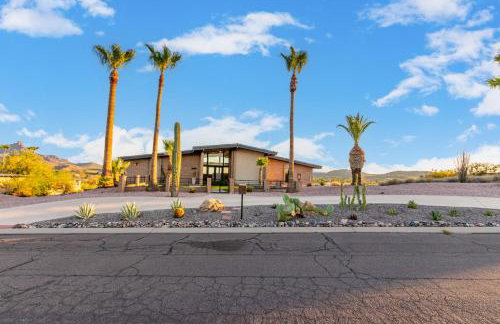 3BR Retreat with Heated Pool, BBQ and Mountain Views - Foto 50