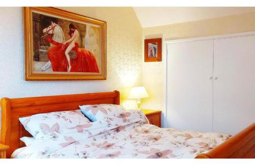 Stunning Holiday Cottage nr Skegness in Sunny Chapel St Leonards Just mins from the Beach & Attractions - Perfect for Couples & Family's who love to Relax but want Exciting Adventures nearby! Large Pet Friendly garden! - Photo 3