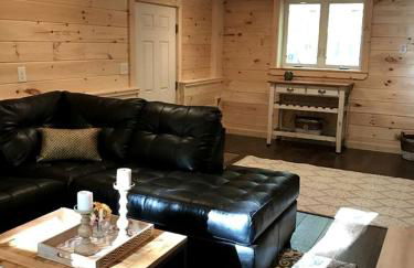 A-Frame Cabin Rental Set Alongside Sebago Lake on Frye Island, Maine - Foto 7