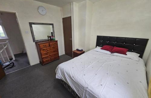 Peterborough Nice House with garden free parking - Foto 29