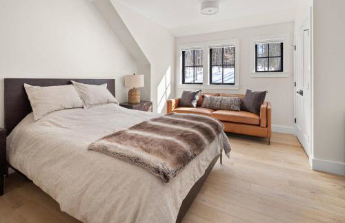 New & Modern Townhouse Close to Skiing, Brand New Hot Tub - Photo 37