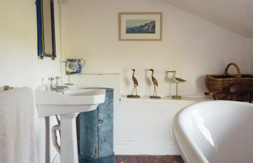 Farmhouse Charm with Modern Style in Pembrokeshire - Foto 44