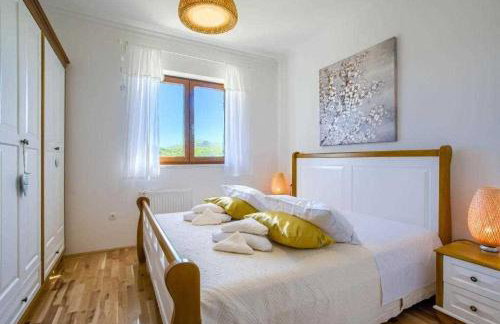 5-Bed Villa with Pool, Jacuzzi & Padel Court - Foto 30