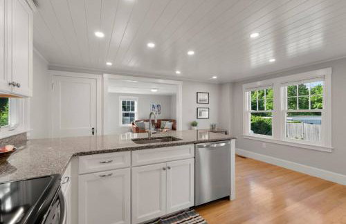 Dog Friendly 2BR Home Walk to Beach+Bearskin Neck - Foto 12