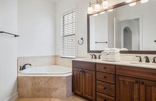 New Epic Escape Theater Pool & Golf Views - Foto 24