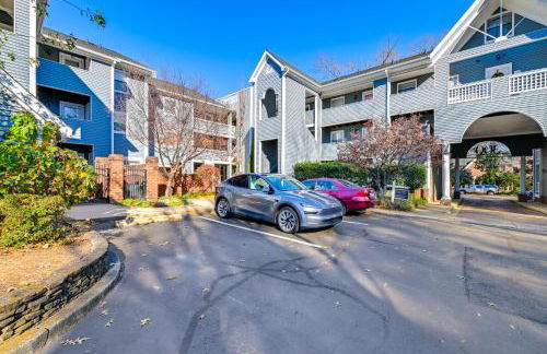 1 Mi to BOA Stadium! Walkable Condo with Porch - Foto 26