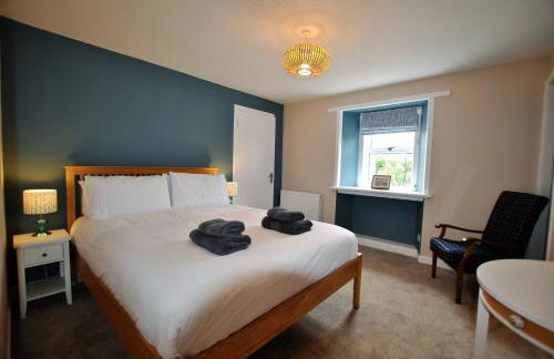 Carpenters Cottage- coastal stay with garden - Foto 26