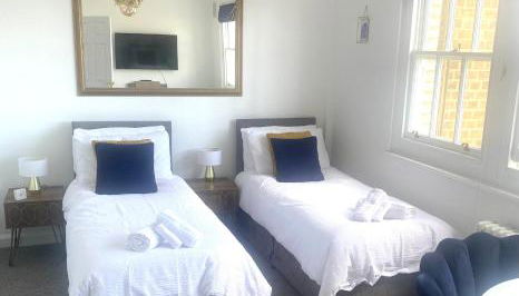 SEAFRONT SANCTUARY Beautiful Art Deco Apartment with Stunning City & Sea Views - Foto 3