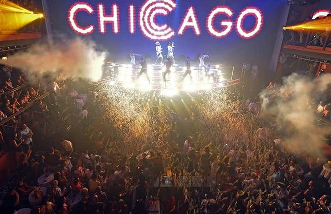 Fête dans la boîte de nuit Coco Bongo - Photo 2