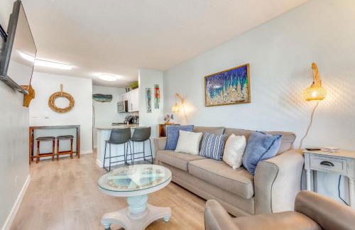 Walk to Beach Resort Retreat with Balcony in Destin - Foto 6