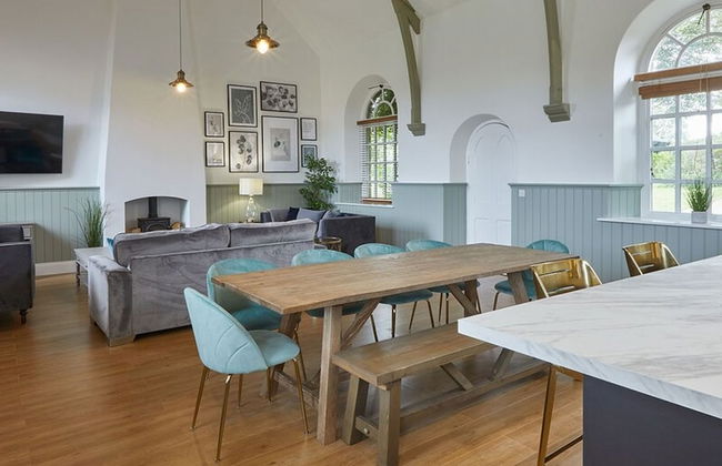 Host Stay Dunsley Chapel - Photo 3