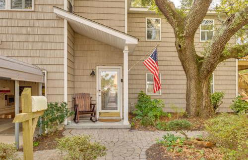 2 Mi to Atlantic Beach Coastal Retreat with Deck - Foto 25