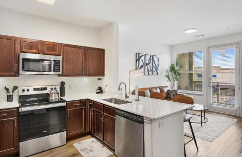 Chic 1BR Frisco Stay, King & Sofa, Pool & Gym - Foto 6