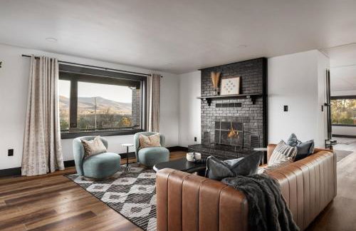 Luxe, Mountain VIEWS, Sauna, HotTub, Pups - Foto 14