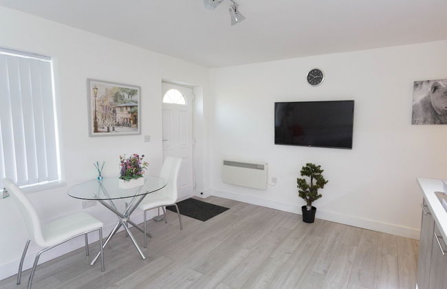 Live in Leeds Greenhill Bungalows - Photo 65