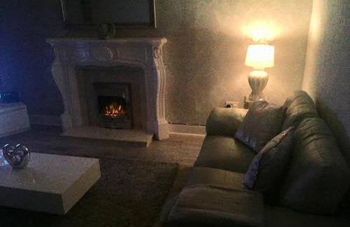 RIVER CLYDE VIEWS - PRIVATE & SPACIOUS APARTMENT - Photo 16