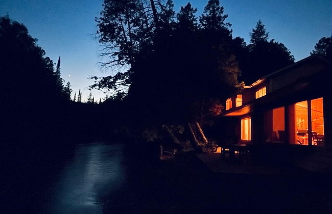 Boardman Monarch Upscale River Lodge HOT Tub! - Foto 41