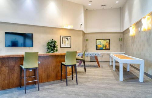 Blueground Centennial pool nr Red Morton Park SFO-852 - Foto 29