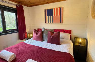 Otter 2 Lodge - Private Hot Tub- Dog Friendly - Wiltshire-Bristol - Foto 26