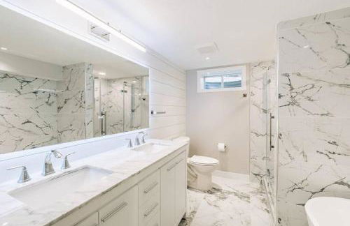 Beautiful luxury home freshly renovated with big yard, seating & grill pad - Foto 22