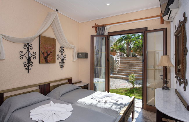 Hotel Castle Suites - Photo 18