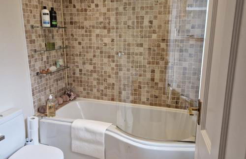 Colourful 2 bed 2 bath Tooting house - Photo 7