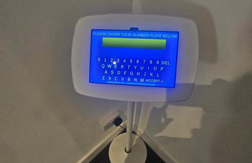 Stylish Madison Apartment with Balcony - FREE Car Parking - Hemel Hempstead Town Centre - Foto 23