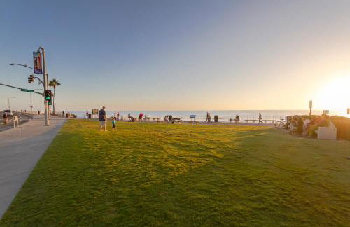 Walk To The Beach - Outdoor Dining - Spacious - Foto 37