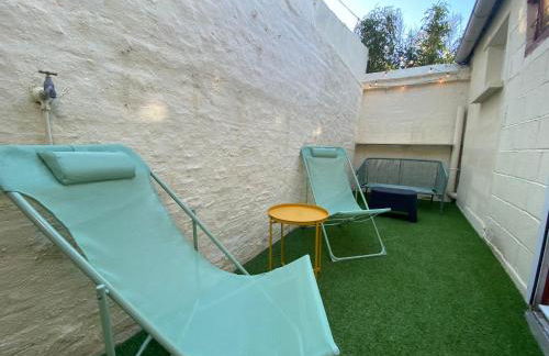 Maison de Charme - 4 Chambres - Courette & Parking Gratuit - Foto 3