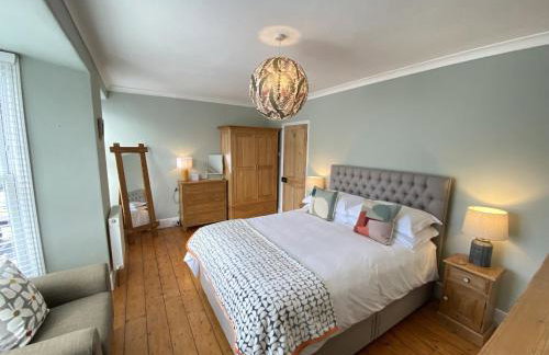 Spacious, seaside, Victorian home "Bay View Terrace", Penzance - Photo 2