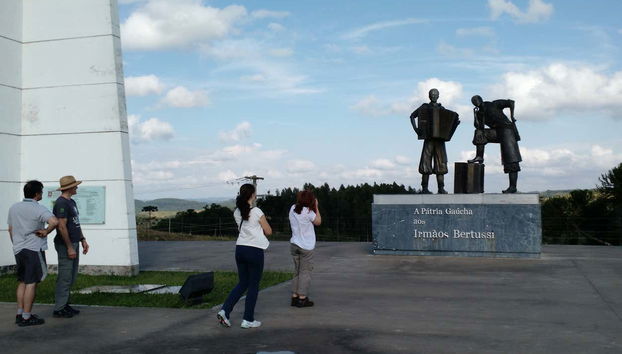Memorial de los hermanos Bertussi